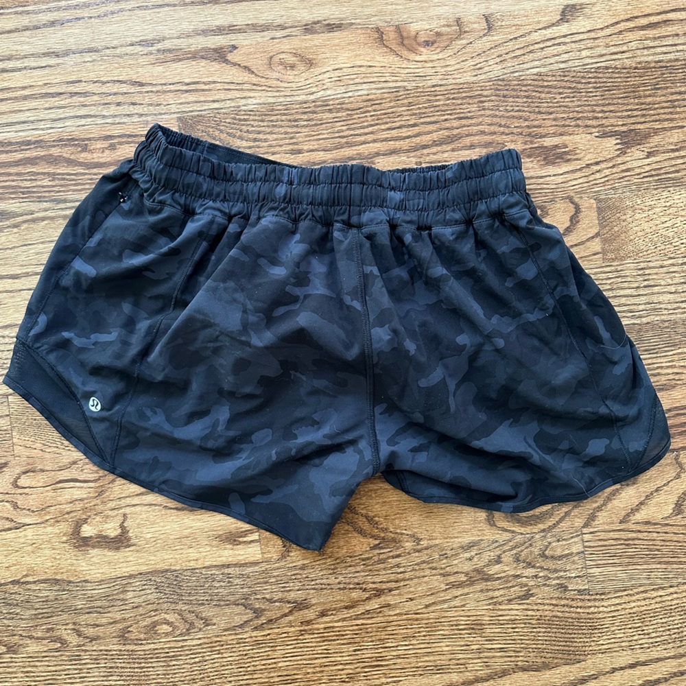 Lululemon Hotty Hot Short II incognito camo multi grey/black